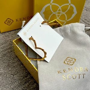 Kendra Scott Sophee heart hoop earrings in gold!